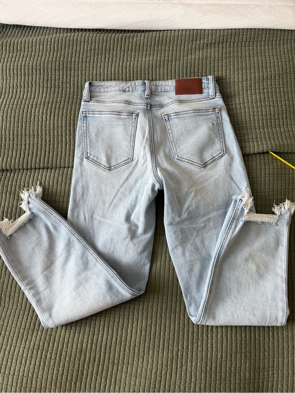 Hidden Light Wash Women's Distressed Straight-Leg Jeans